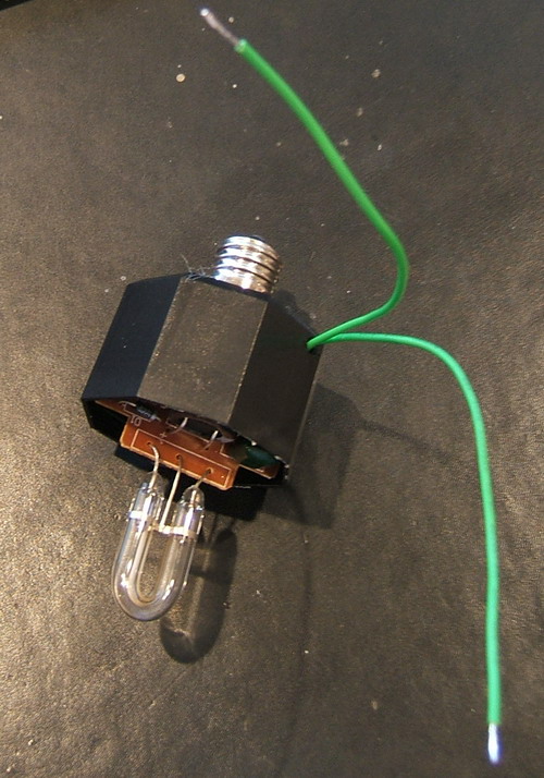 Strobe with trigger wires in base